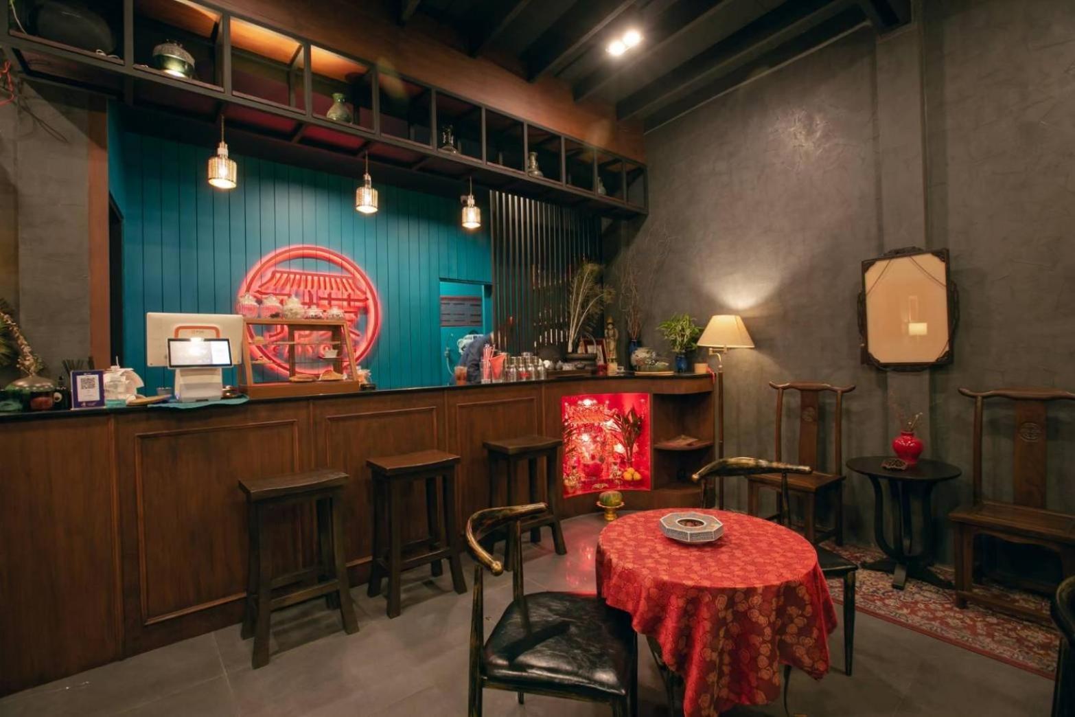 Caiyong Hometel & Cafe'S Studio Бангкок Экстерьер фото