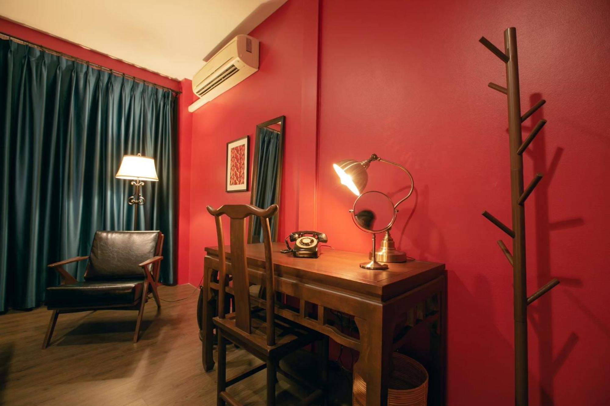 Caiyong Hometel & Cafe'S Studio Бангкок Экстерьер фото